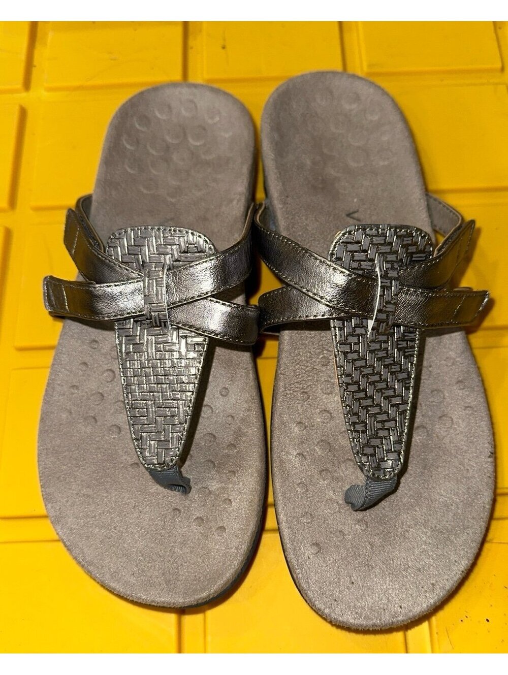 Vionic Karly flip flops sandals size 7.5